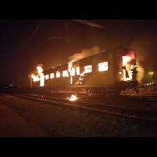 Alles word aan die brand gesteek in SA - Nog ‘n Metrospoor trein brand in die Kaap