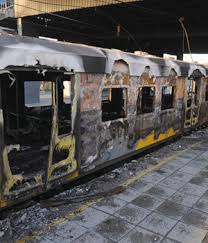 Gewapende bende val Kaapse pendelaars aan op trein en beroof hul van besittings