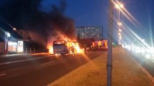 Chaos and mayhem the order of the day in Cape Town - Driver jumps out as 'passengers' torch MyCiti bus