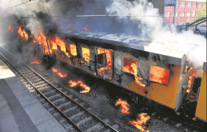 R33 miljoen se skade in brand by treinstasie - 12 treinwaens en 300 m se kabels is verwoes